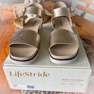 Lifestride Gillian sandal Platino 9 1/2